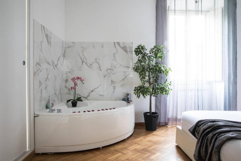Silver Luxury Jacuzzi Suite Trastevere - Top Collection روما المظهر الخارجي الصورة